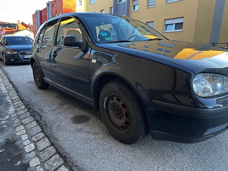 Gebraucht VW Golf IV 75 PS (55 kW) 2002 Schwarz Kleinwagen