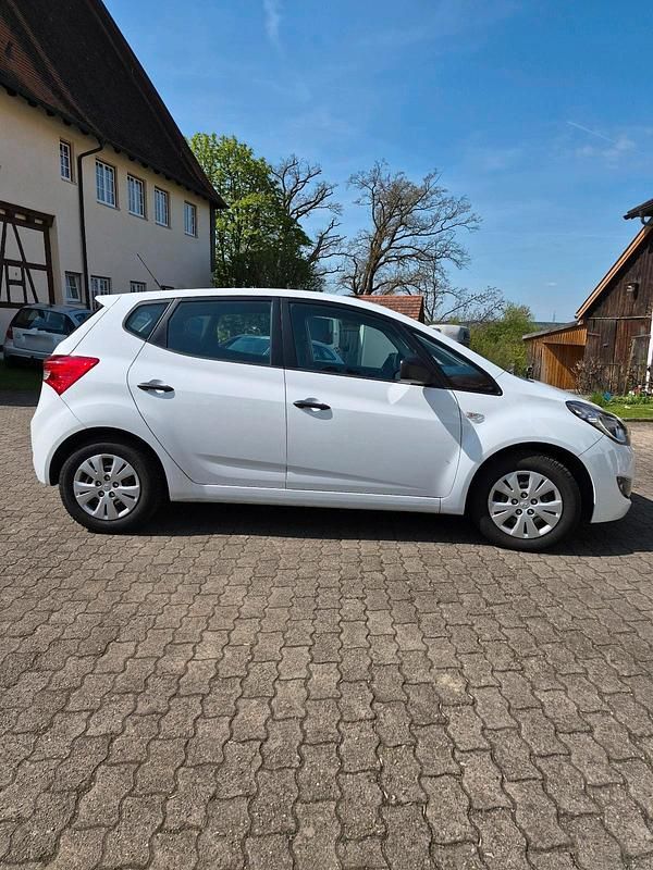 Gebraucht Hyundai ix20 90 PS (66 kW) 2011 Weiß Kleinwagen