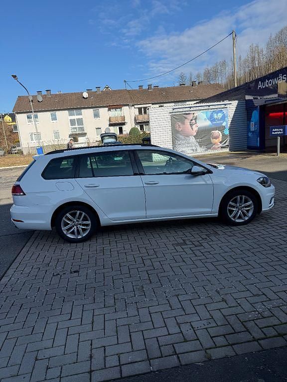 Gebraucht VW Golf VII United 150 PS (110 kW) 2020 Weiß Kombi
