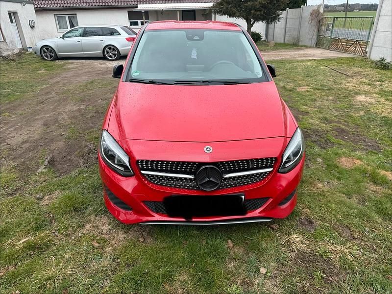 Gebraucht Mercedes B160 105 PS (77 kW) 2011 Rot Van / Kleinbus