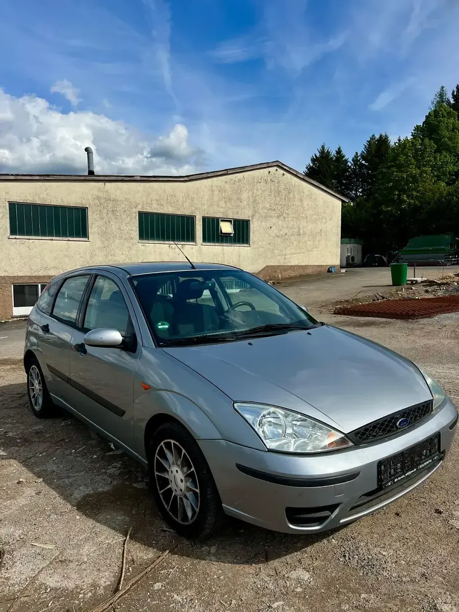Usata Ford Focus 75 CV (55 kW) 2003 Argento Utilitaria