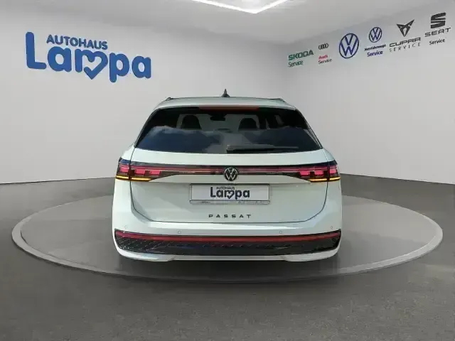 Gebraucht VW Passat R-line 150 PS (110 kW) 2024 Weiss Kombi