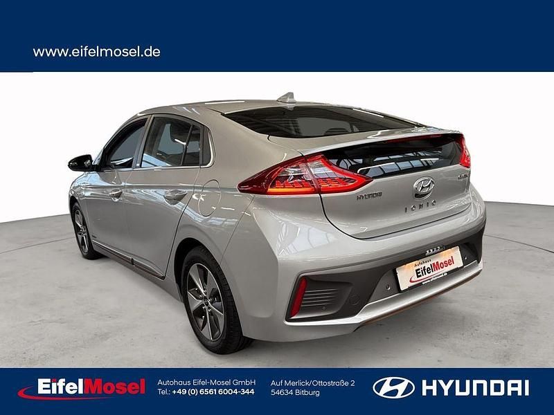 Gebraucht Hyundai Ioniq Premium 88 kW (120 PS) 2020 Silber Kleinwagen