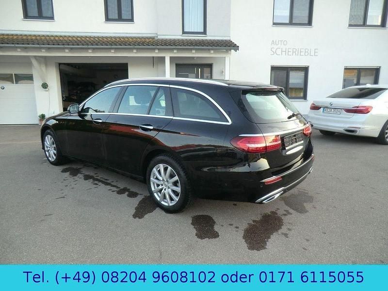Gebraucht Mercedes E220 200 PS (147 kW) 2023 Schwarz Kombi