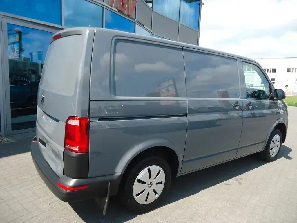 Gebraucht VW Transporter 102 PS (75 kW) 2017 Grau Van