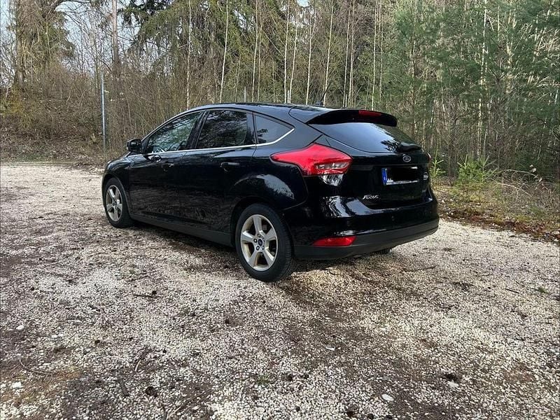 Gebraucht Ford Focus Trend 125 PS (91 kW) 2017 Schwarz Limousine