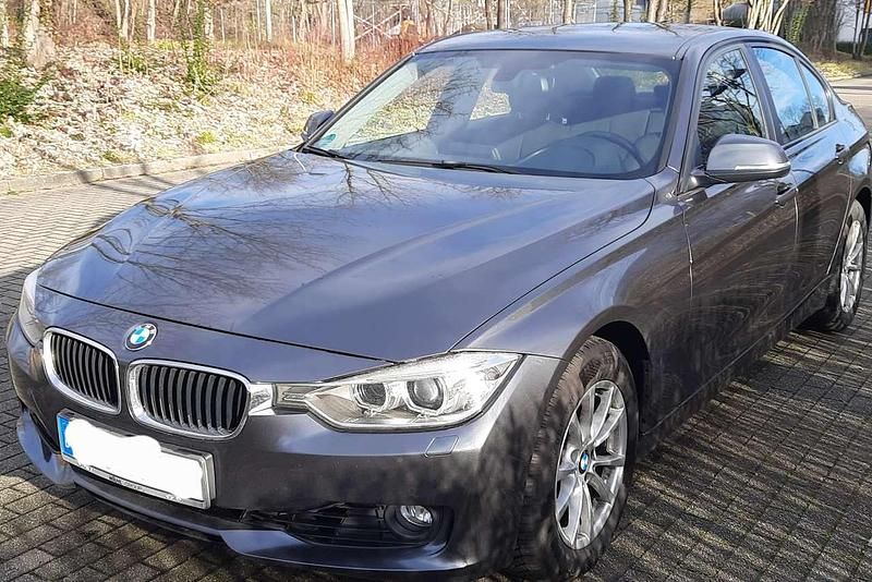 Gebraucht BMW 320 184 PS (135 kW) 2012 Grau Limousine