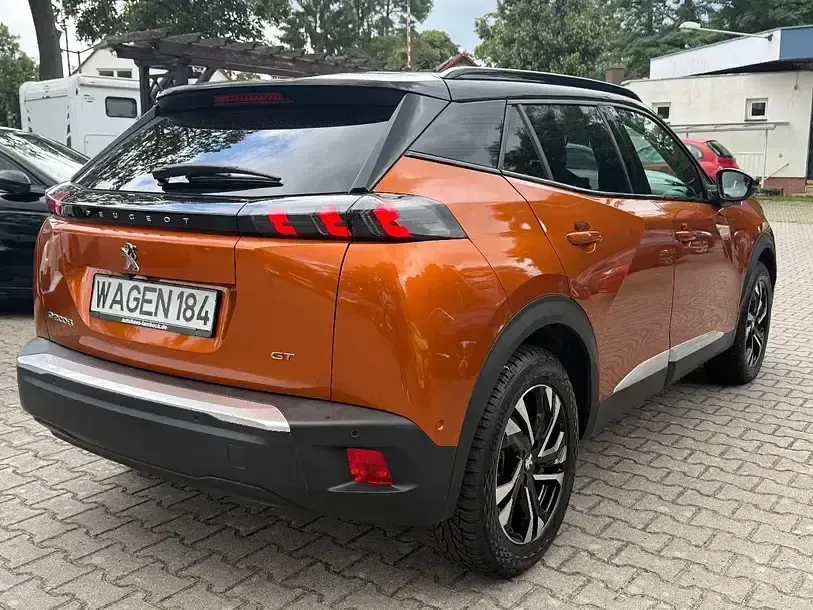 Gebraucht Peugeot e-2008 GT 100 kW (136 PS) 2021 Orange fusion (metallic) SUV