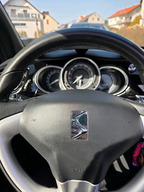 Second-hand Citroën DS3 Cabriolet 82 CP (60 kW) 2013 Negru Cabrio