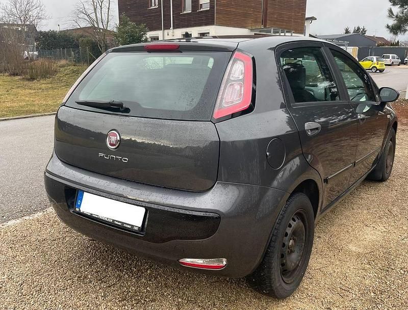 Gebraucht Fiat Punto 77 PS (56 kW) 2011 Schwarz Kleinwagen