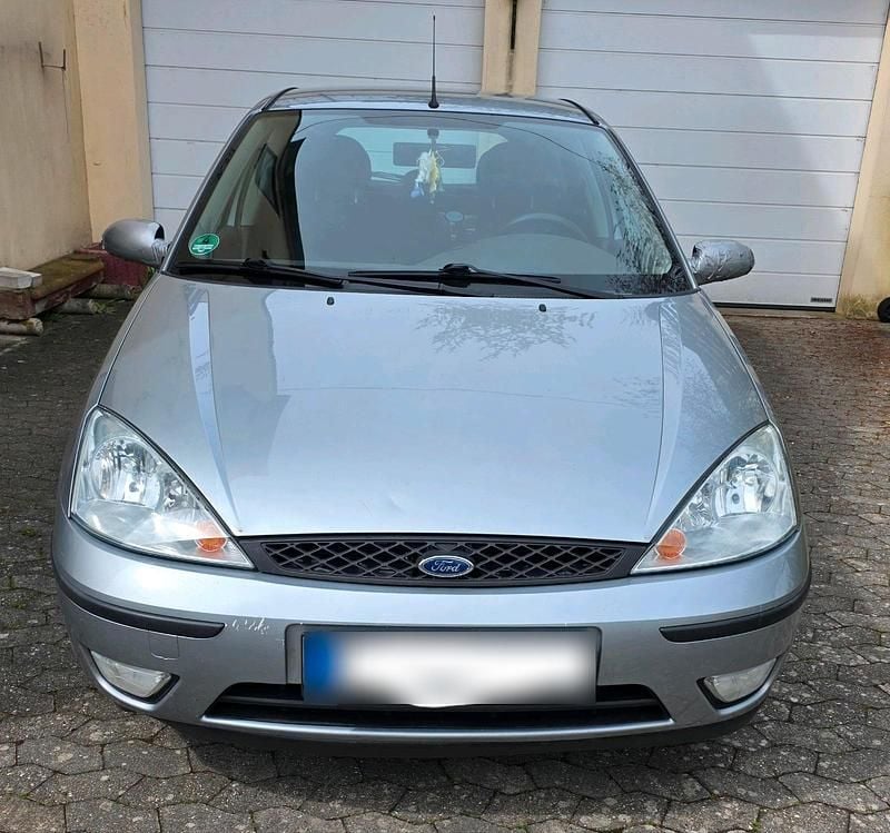 Second-hand Ford Focus 100 CP (73 kW) 2004 Argintiu Hatchback