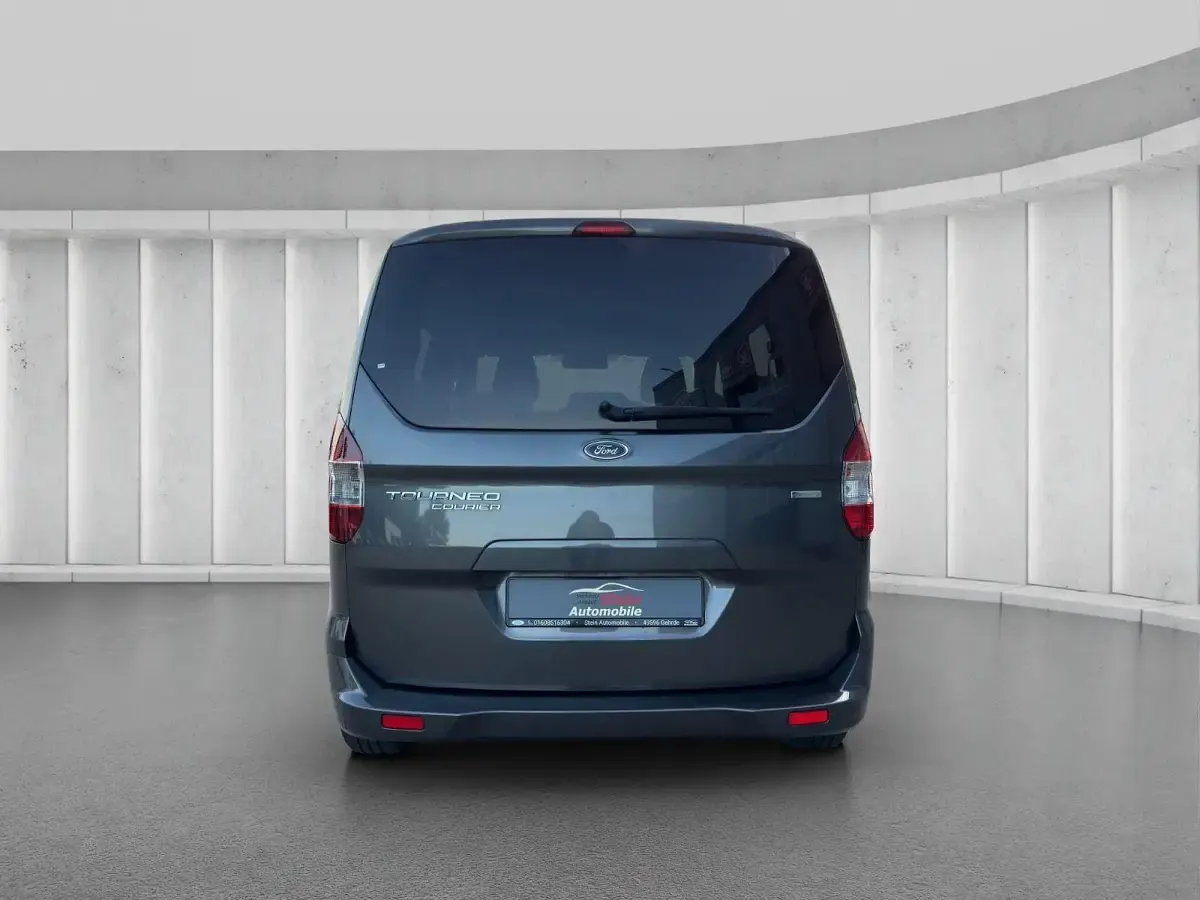 Gebraucht Ford Tourneo Courier Trend 101 PS (74 kW) 2016 Grau Van / Kleinbus