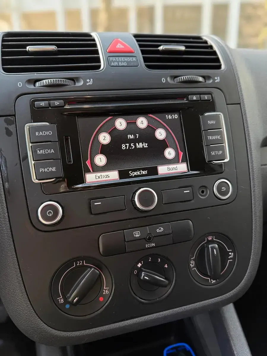 Gebraucht VW Golf V 73 PS (53 kW) 2004 Schwarz Kleinwagen