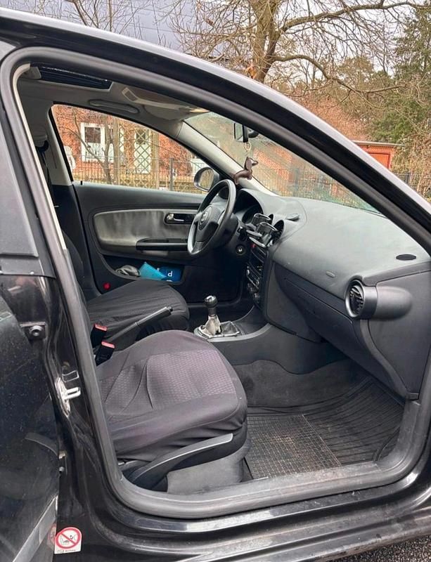 Gebraucht Seat Ibiza 74 PS (54 kW) 2003 Schwarz Kleinwagen