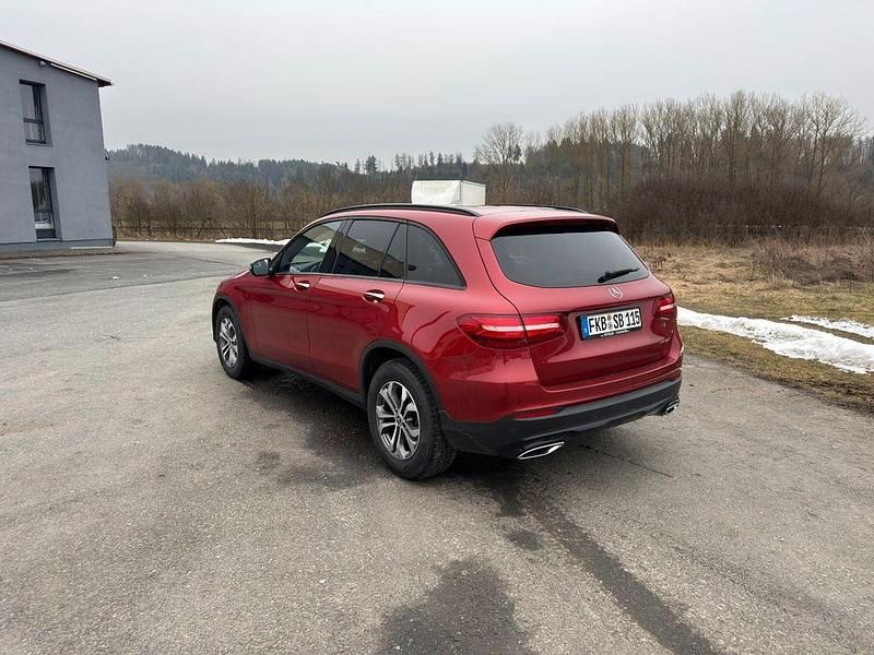 Gebraucht Mercedes GLC250 204 PS (150 kW) 2019 Rot SUV