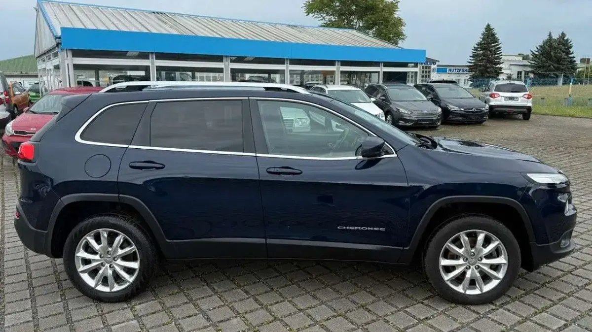 Gebraucht Jeep Cherokee Limited 140 PS (102 kW) 2014 True blue SUV