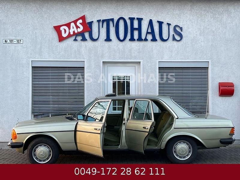 Gebraucht Mercedes 230 136 PS (100 kW) 1982 Grün Limousine