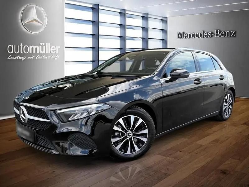 Schwarz Gebraucht 2024 Mercedes A180 Limousine | 27.390 € (Guter Preis) - Bild 1/4