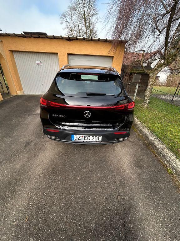 Gebraucht Mercedes EQA250 139 kW (190 PS) 2021 Schwarz SUV