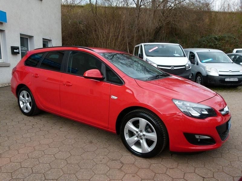 Second-hand Opel Astra Style 140 CP (102 kW) 2015 Roșu Break