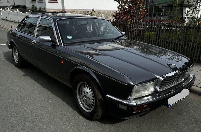 Grau Gebraucht 1992 Jaguar XJ40 Limousine | 7.300 € - Bild 1/4