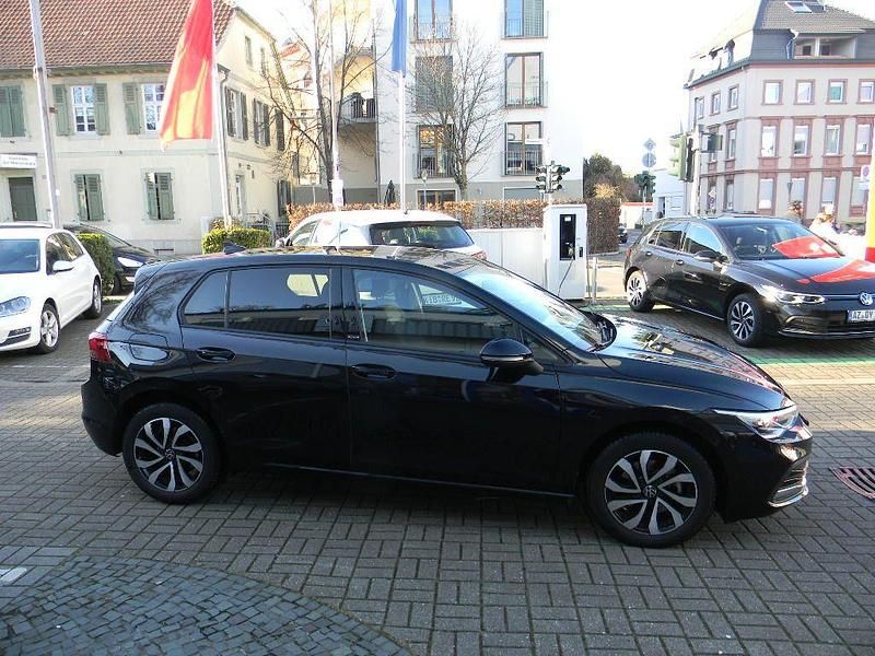 Gebraucht VW Golf VIII Active 131 PS (96 kW) 2023 Schwarz Limousine