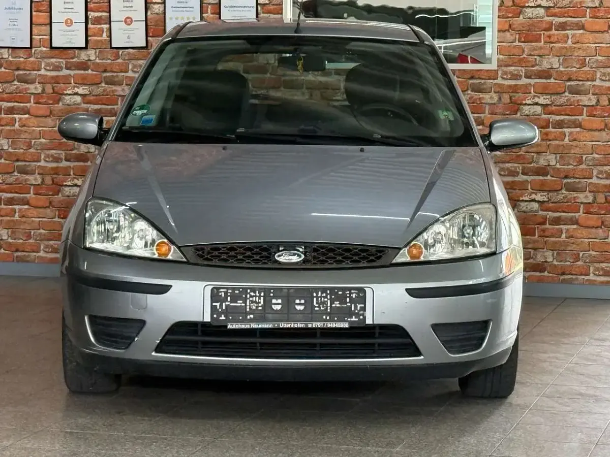 Gebraucht Ford Focus Ambiente 75 PS (55 kW) 2004 Silber Limousine