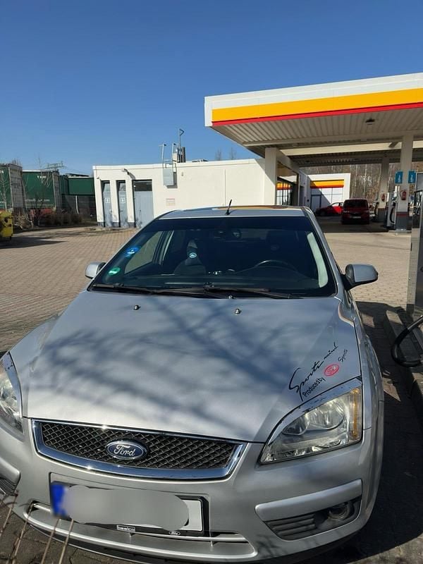 Gebraucht Ford Focus Ghia 120 PS (88 kW) 2007 Grau Limousine