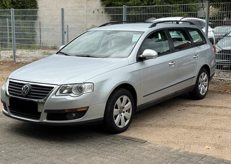Silber Gebraucht 2006 VW Passat Kombi | 1.300 € (Guter Preis) - Bild 1/4