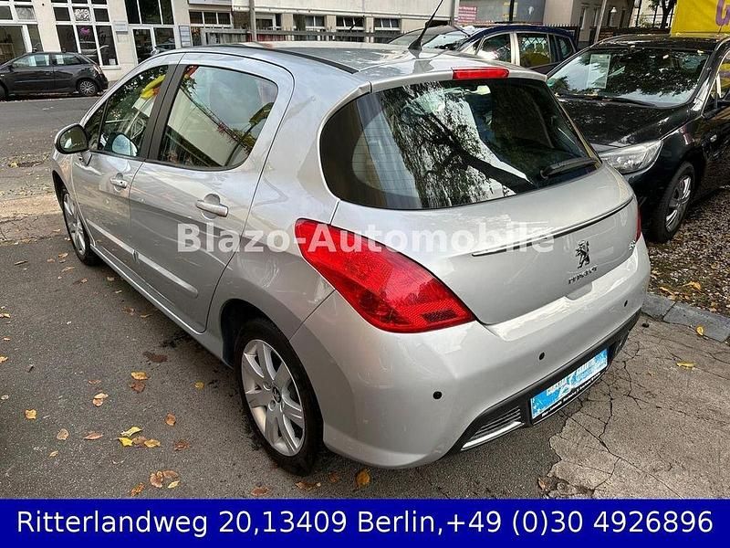 Gebraucht Peugeot 308 Active 120 PS (88 kW) 2011 Silber Limousine