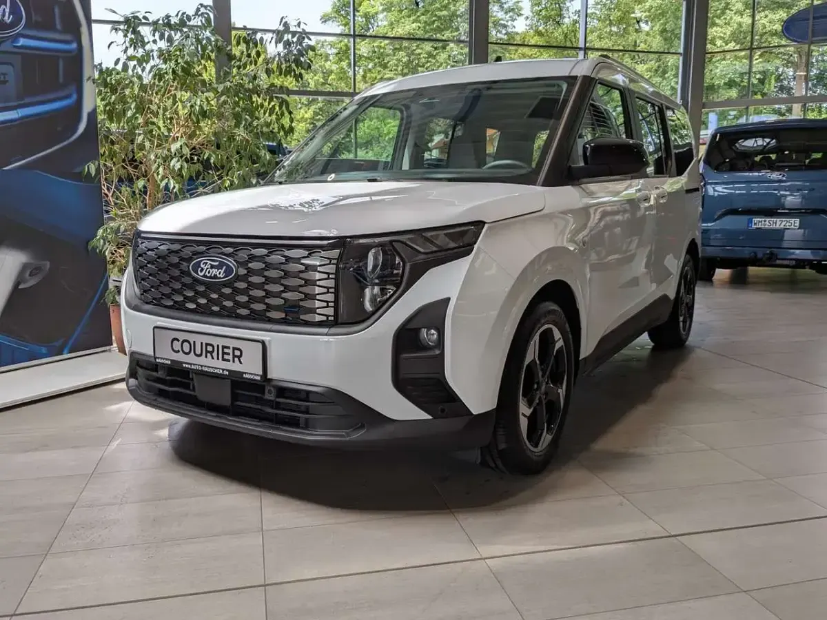 Neu Ford Tourneo Courier Titanium 100 kW (136 PS) 2026 Frozen white Van / Kleinbus
