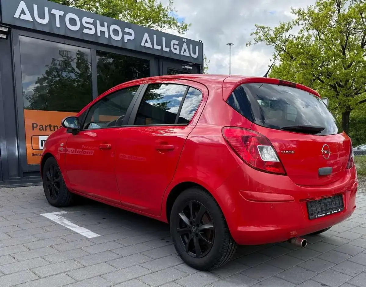 Używany Opel Corsa Edition 101 KM (74 kW) 2010 Czerwony Hatchback
