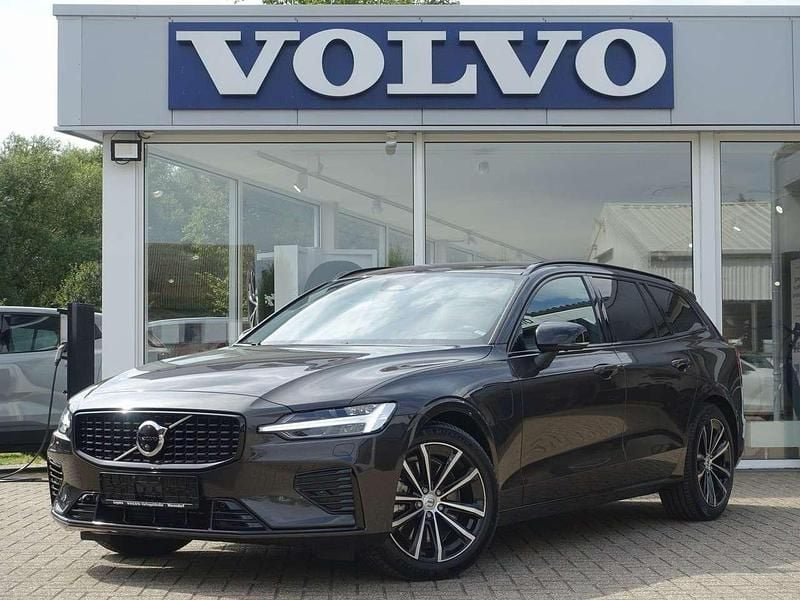 Platinum grey Gebraucht 2024 Volvo V60 Plus Kombi | 39.900 € (Guter Preis) - Bild 1/4