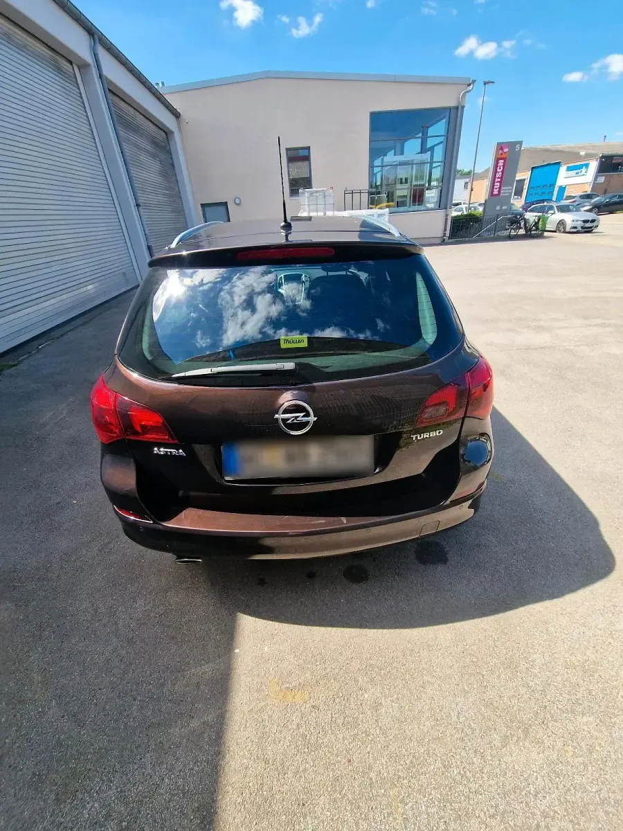 Gebraucht Opel Astra 140 PS (102 kW) 2012 Braun Kombi