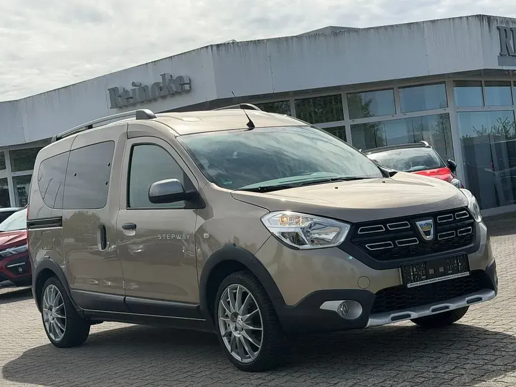 Gebraucht Dacia Dokker Stepway 95 PS (69 kW) 2019 Beige Van / Kleinbus