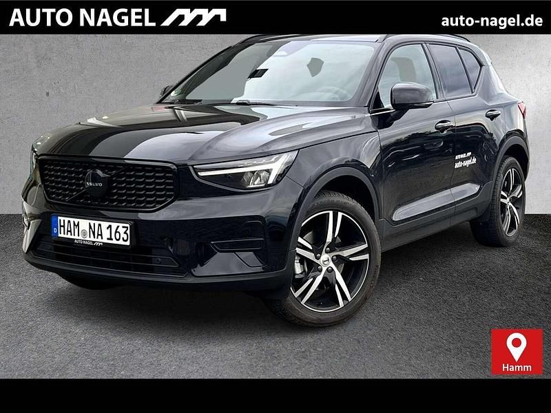 Onyx black / Gebraucht 2025 Volvo XC40 Plus SUV | 38.500 € (Fairer Preis) - Bild 1/4