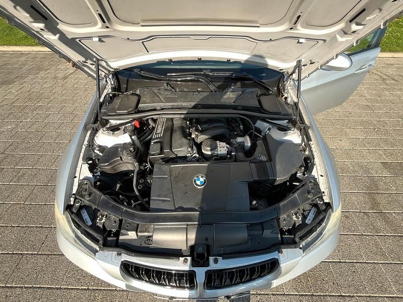 Gebraucht BMW 318 129 PS (94 kW) 2005 Silber Kombi