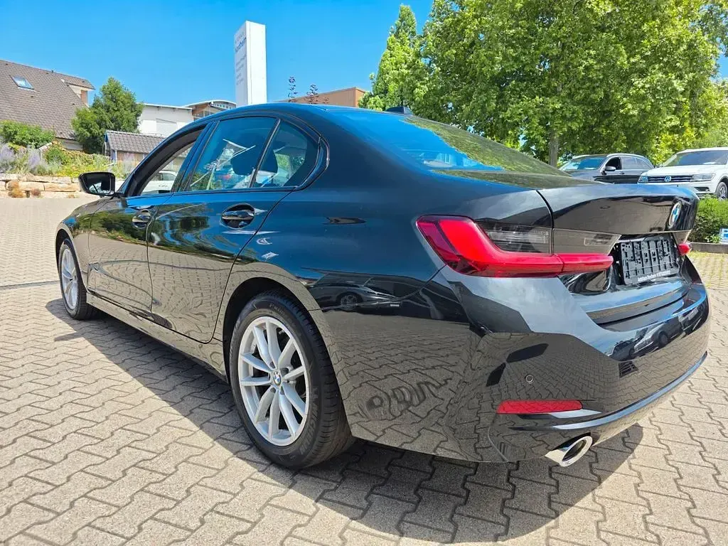 Gebraucht BMW 320 Performance 190 PS (139 kW) 2023 Saphirschwarz Limousine