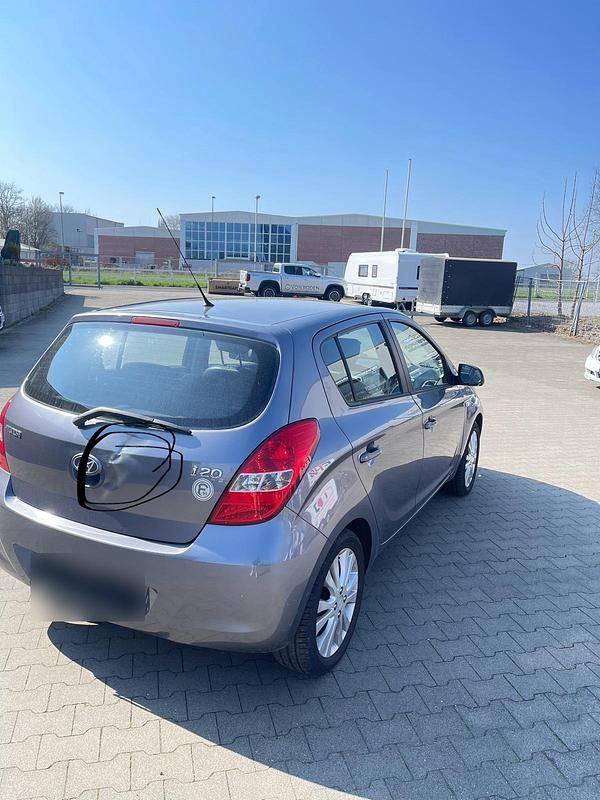 Gebraucht Hyundai i20 75 PS (55 kW) 2009 Grau Kleinwagen