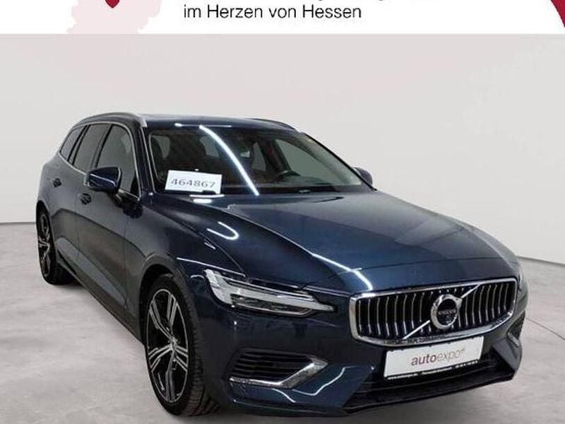Gebraucht Volvo V60 Inscription 253 PS (186 kW) 2021 Denim blue Kombi