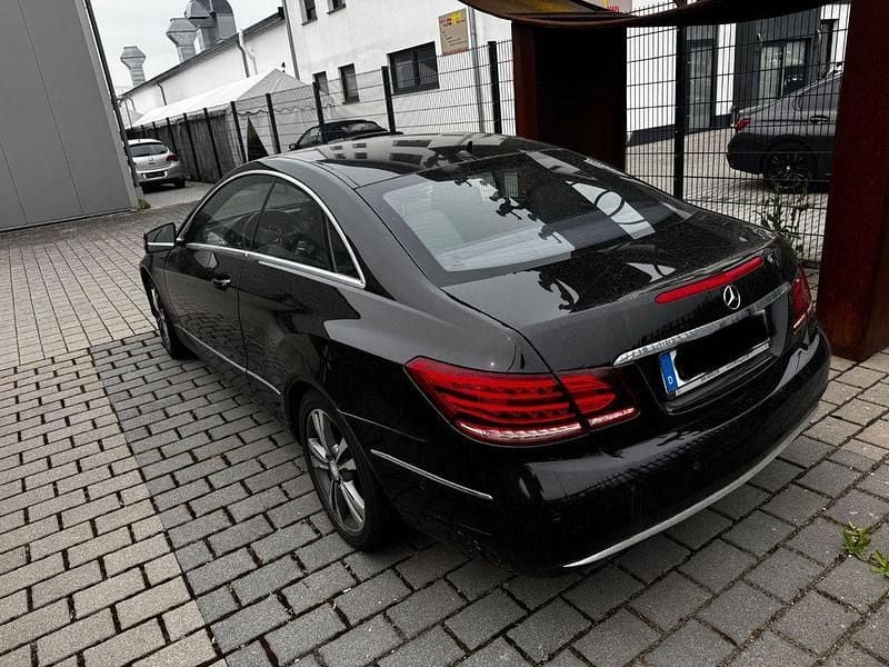 Gebraucht Mercedes E200 184 PS (135 kW) 2014 Schwarz Coupé