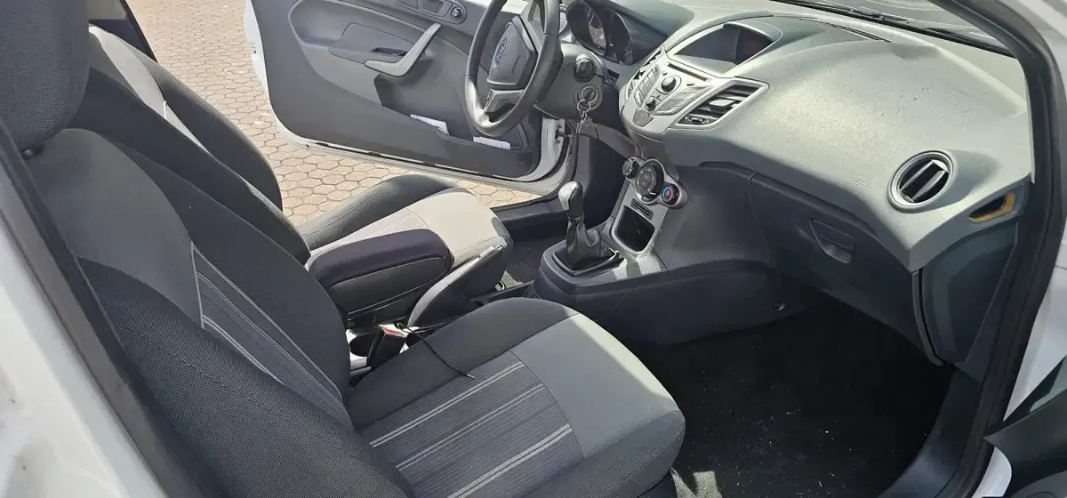 Gebraucht Ford Fiesta 60 PS (44 kW) 2009 Weiß Kleinwagen