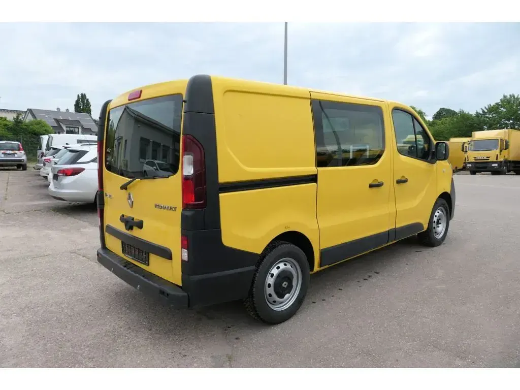 Gebraucht Renault Trafic 90 PS (66 kW) 2015 Gelb Van / Kleinbus