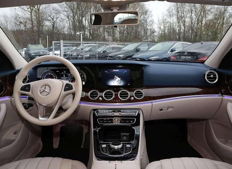 Gebraucht Mercedes E250 Exclusive 211 PS (155 kW) 2018 Blau Limousine