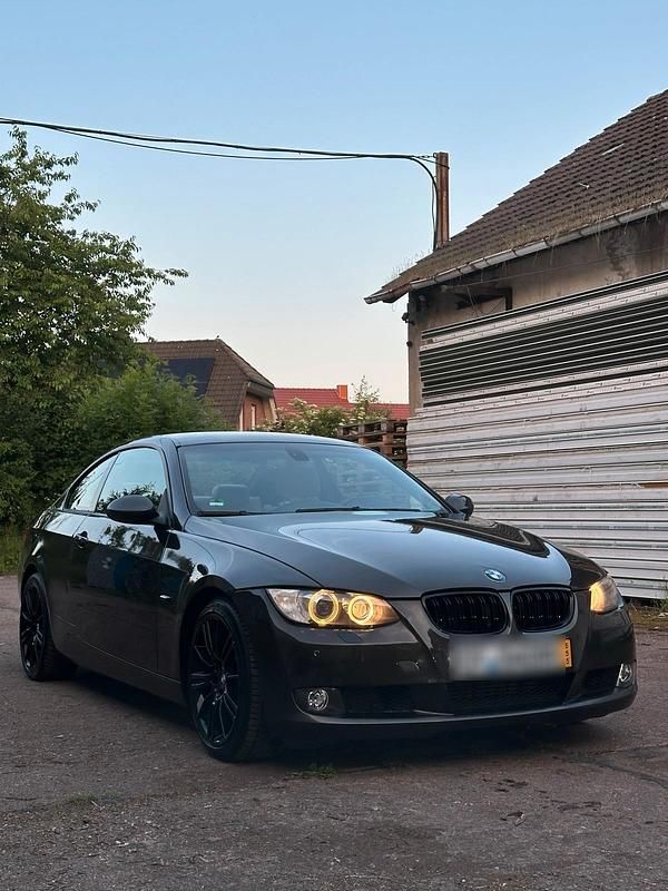 Braun Gebraucht 2009 BMW 320 Coupé | 9.000 € (Guter Preis) - Bild 1/4