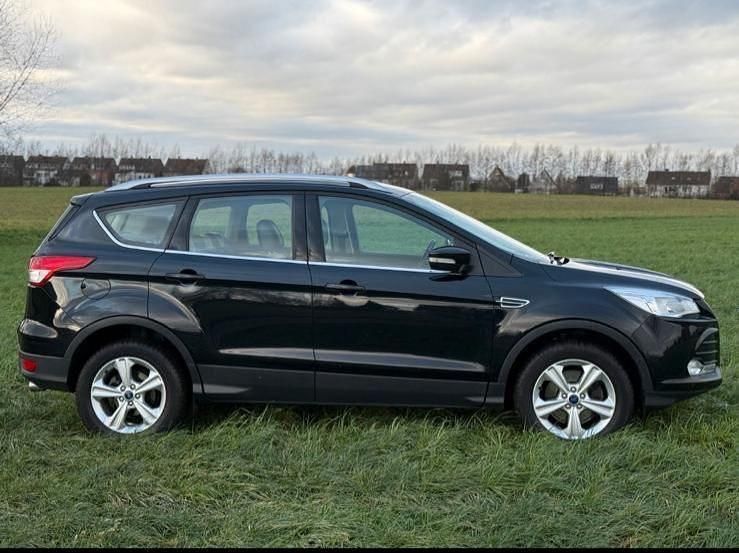 Schwarz Gebraucht 2015 Ford Kuga SUV | 8.850 € (Guter Preis) - Bild 1/4