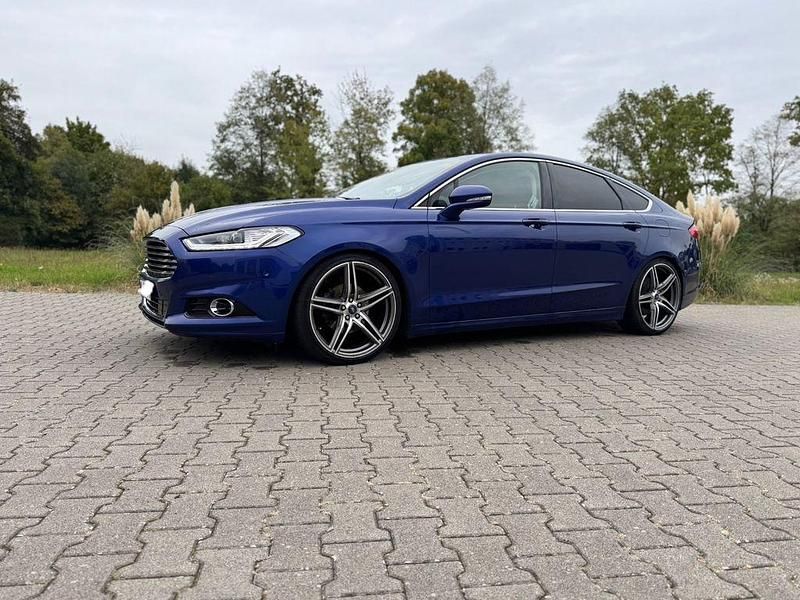 Blau Gebraucht 2015 Ford Mondeo Limousine | 12.500 € (Fairer Preis) - Bild 1/4