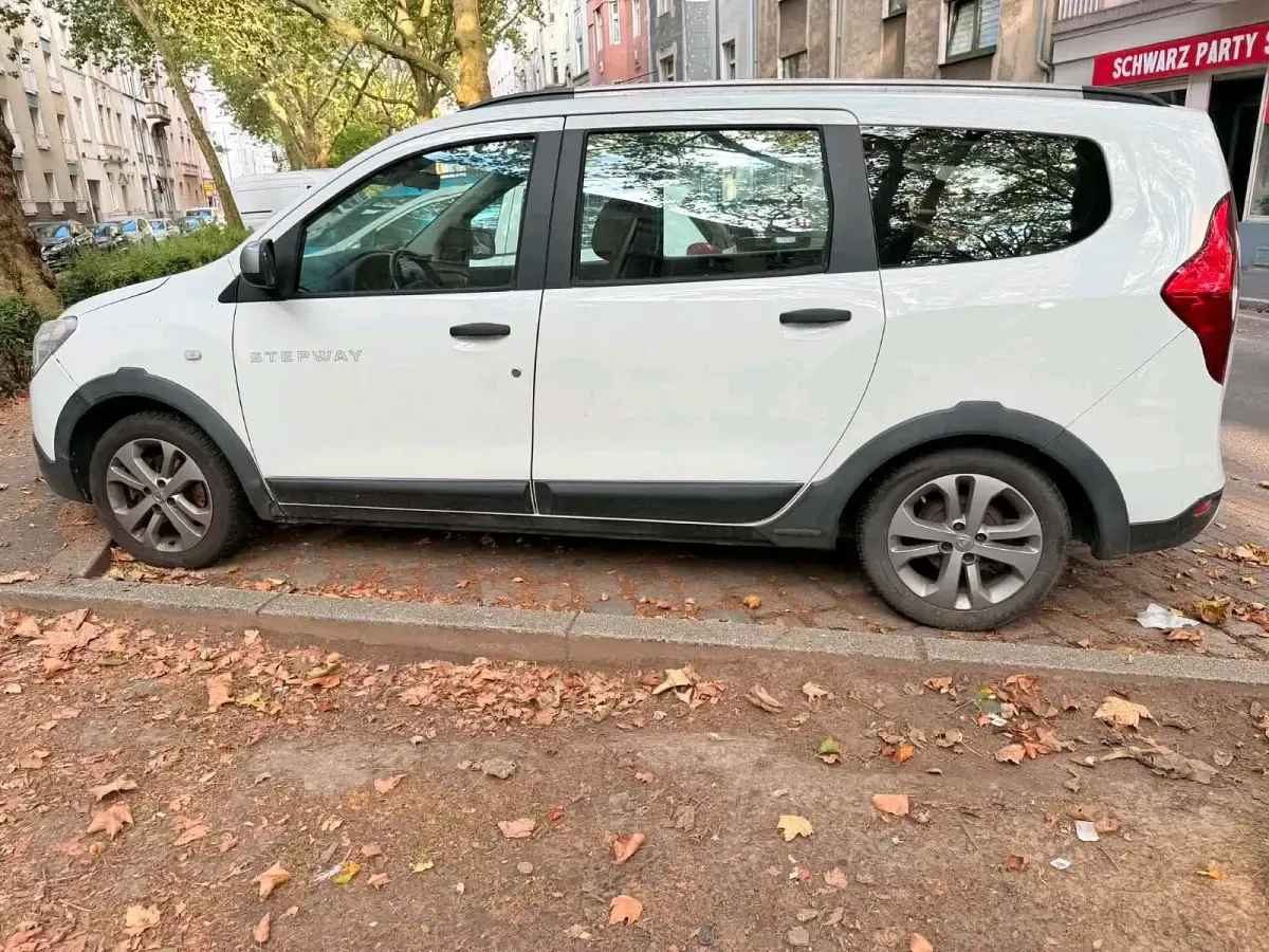 Gebraucht Dacia Lodgy Stepway 115 PS (84 kW) 2016 Weiß Van / Kleinbus