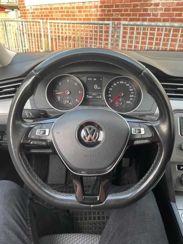 Blau Gebraucht 2015 VW Passat Kombi | 9.000 € (Fairer Preis) - Bild 1/4