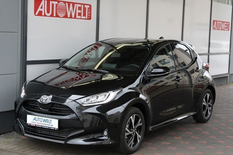 Schwarz Neu 2025 Toyota Yaris Hybrid Team Limousine | 26.780 € (Fairer Preis) - Bild 1/4